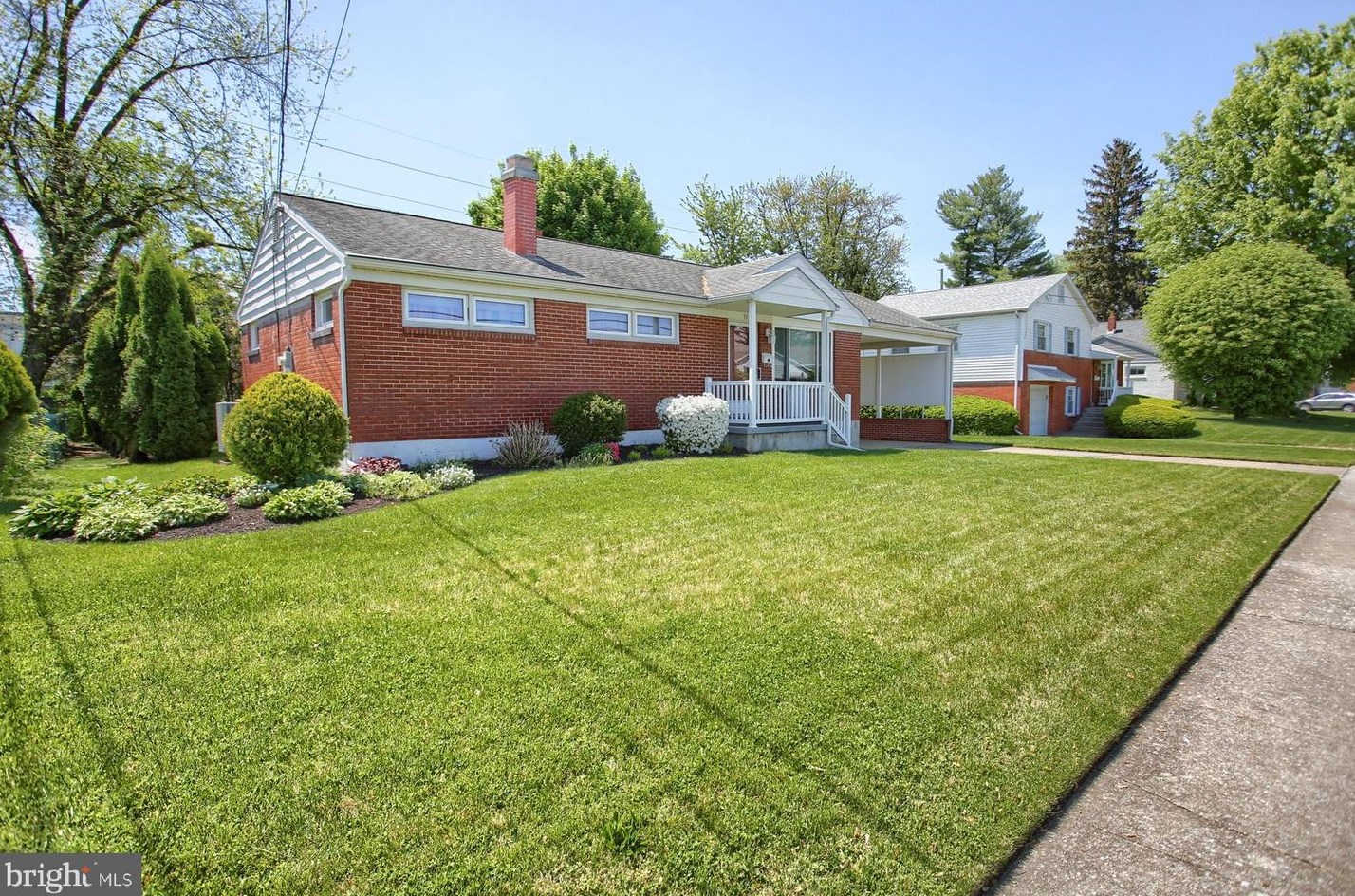 73 Kensington Dr, Camp Hill, PA 17011