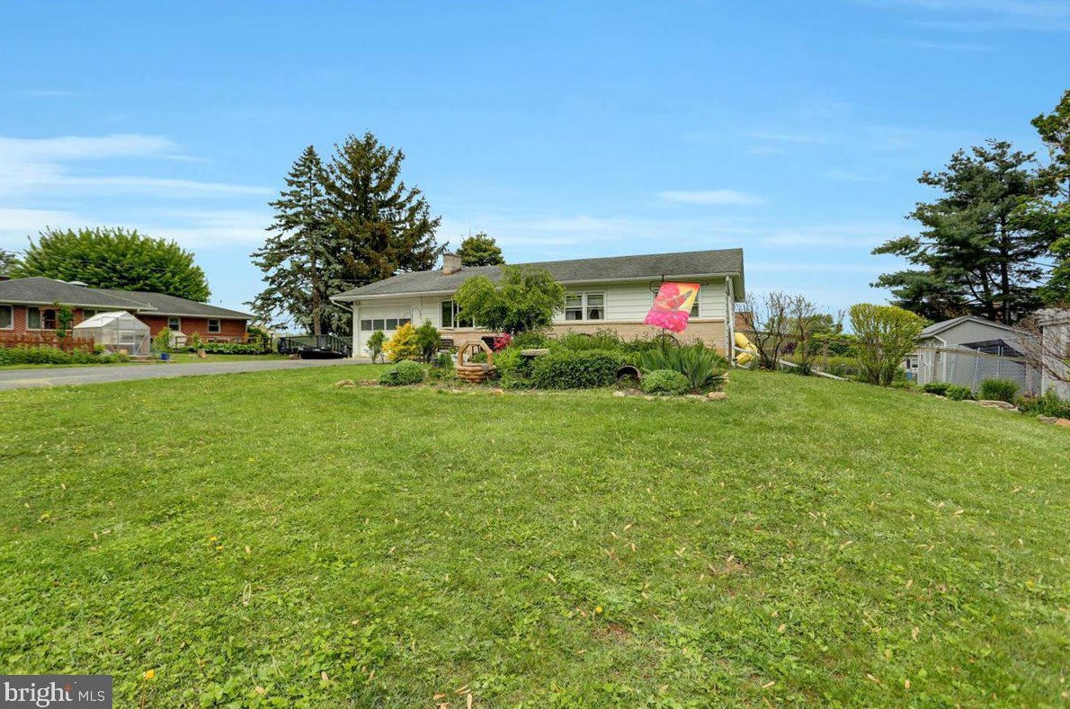 3 Pin Oak Ln, Lees Cross Roads, PA 17257