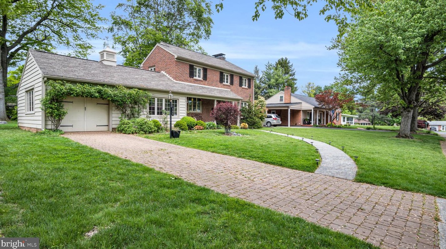 546 Summit Dr, Carlisle, PA 17013