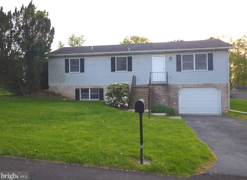 32 Wheatfield Dr, Carlisle, PA 17015