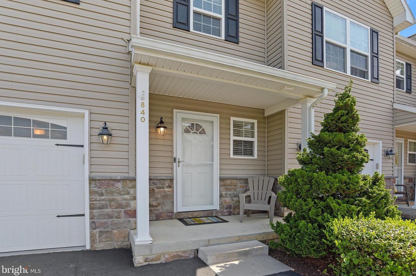 840 Spring Rock Ct, Navy Sup Dpt, PA 17055