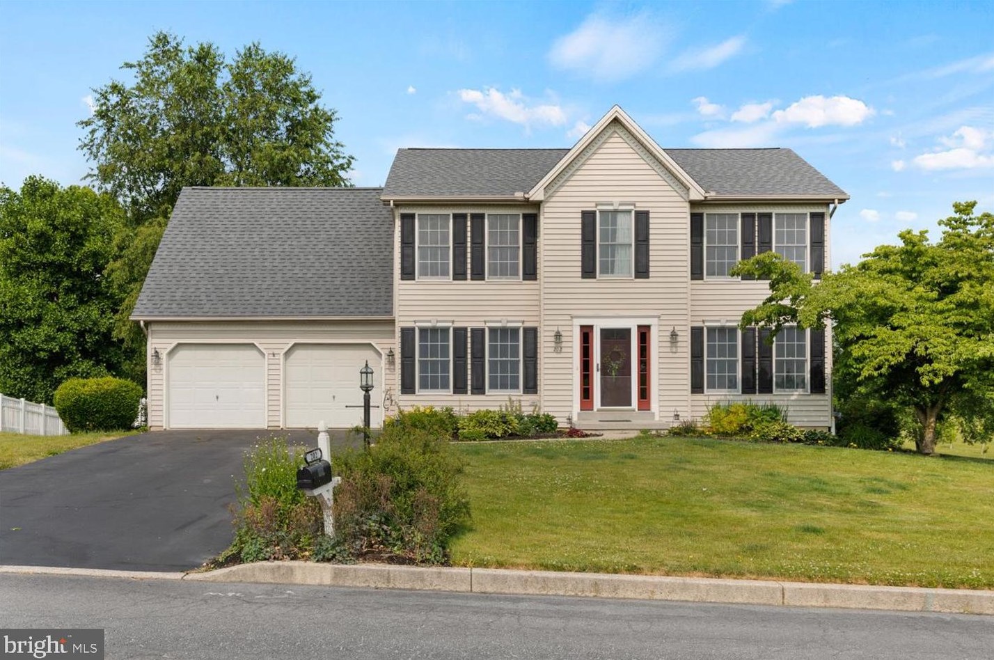 202 Sunset Dr, Mount Holly Springs, PA 17065
