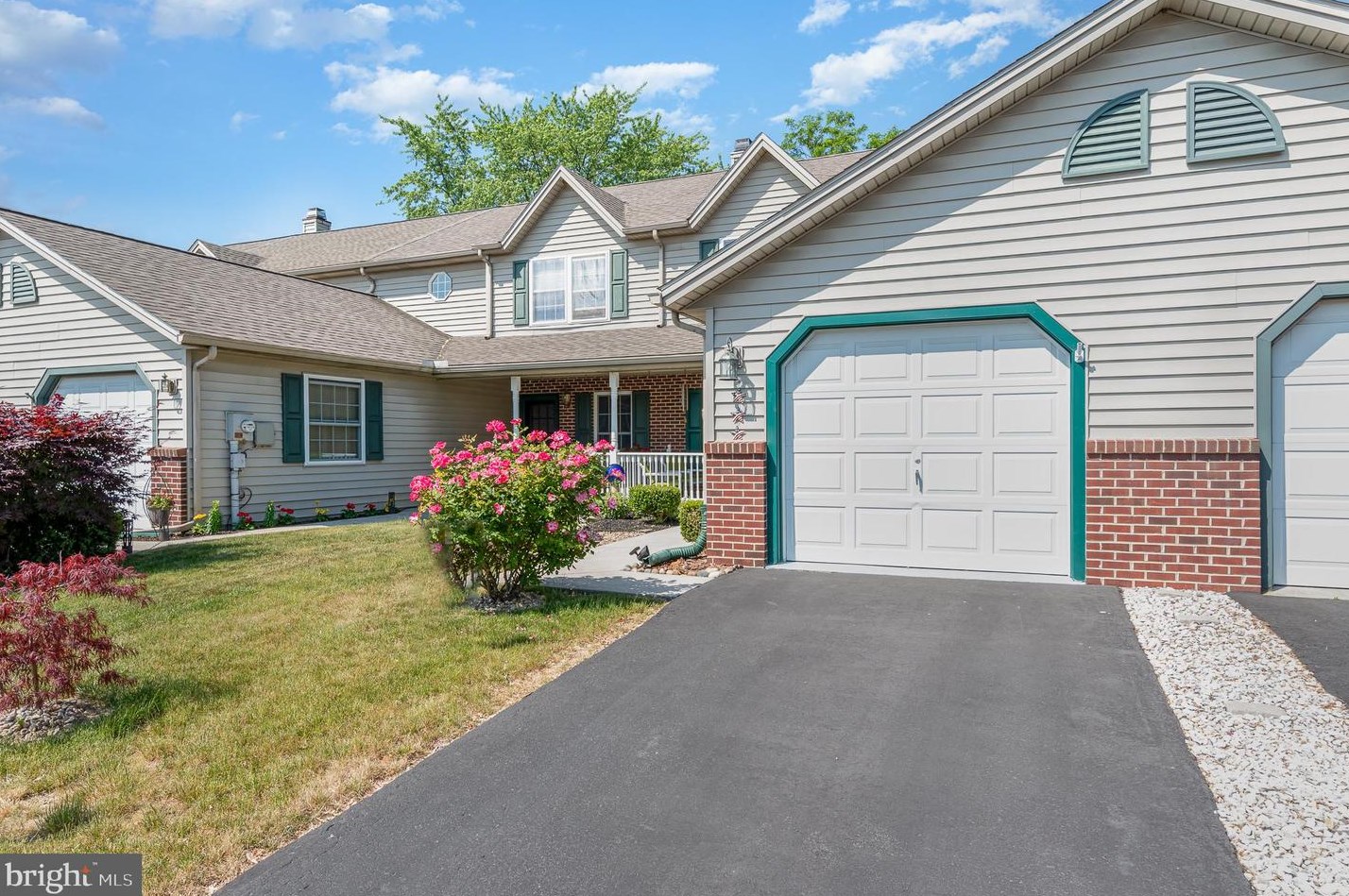 35 Westwood Ct, West Enola, PA 17025