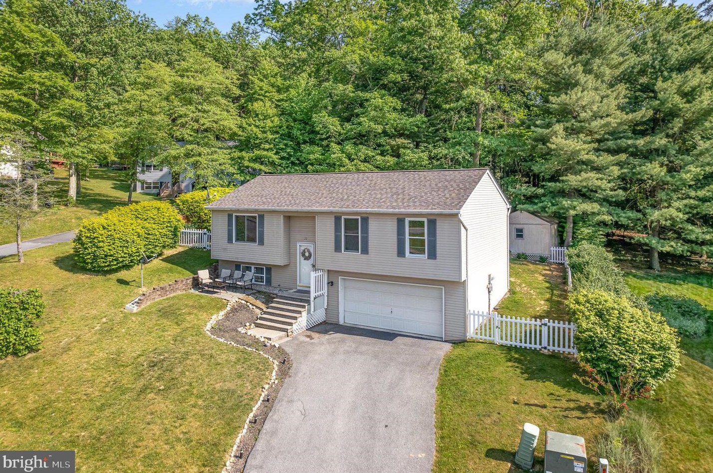 22 Liberty Dr, Mount Holly Springs, PA 17065