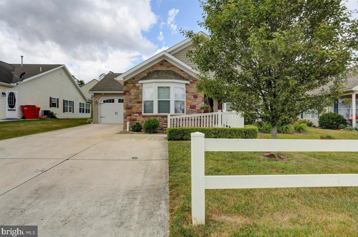 85 Lantern Ln, Lees Cross Roads, PA 17257