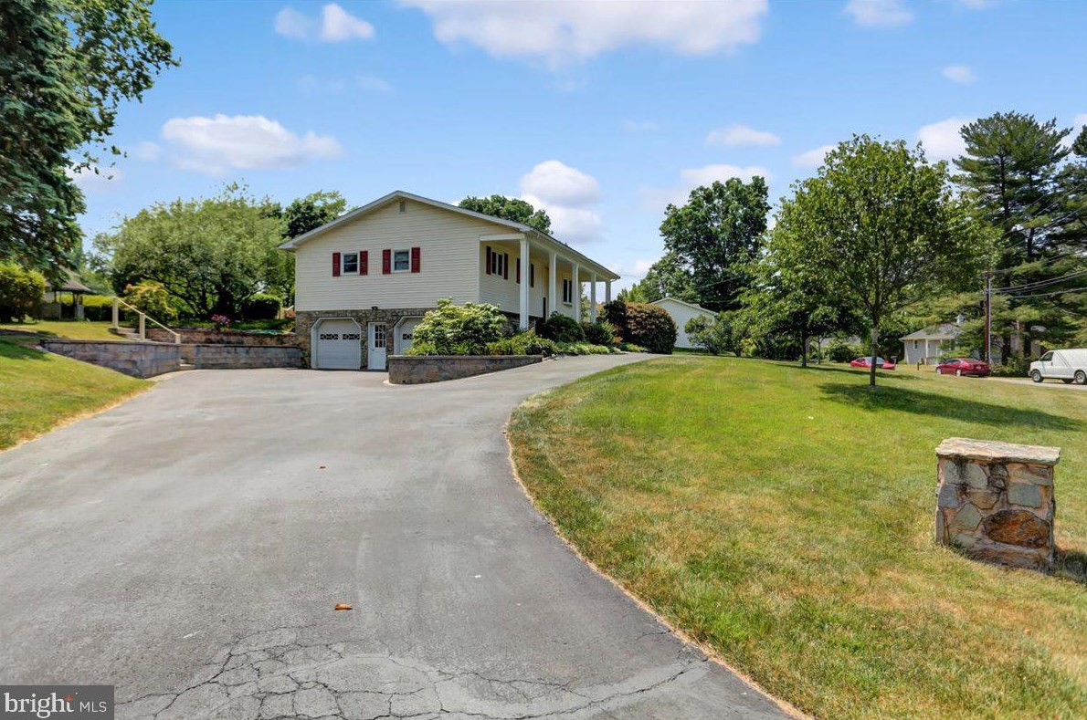 834 Meadow Ln, Camp Hill, PA 17011