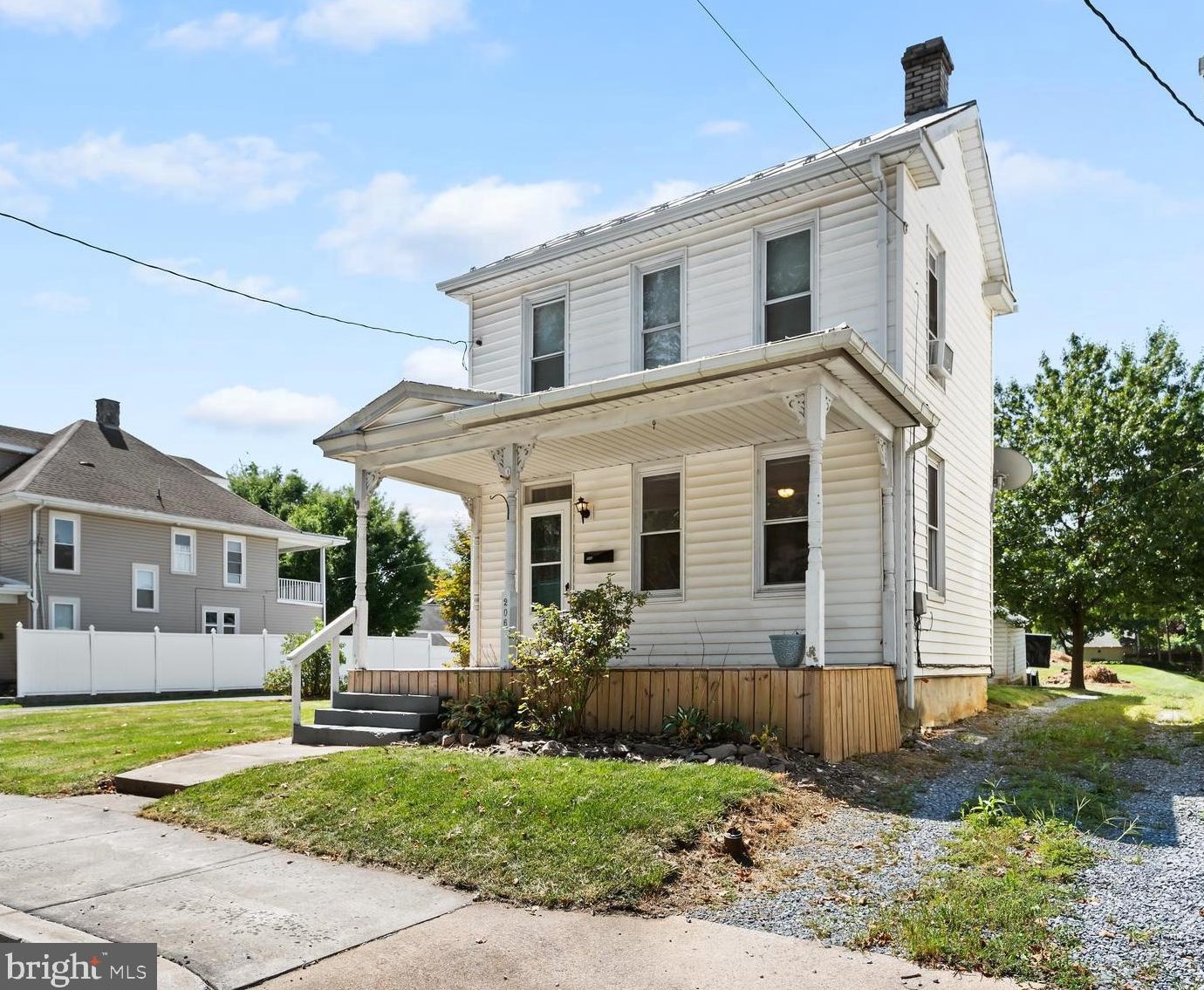 206 S Queen Street S, Lees Cross Roads, PA 17257