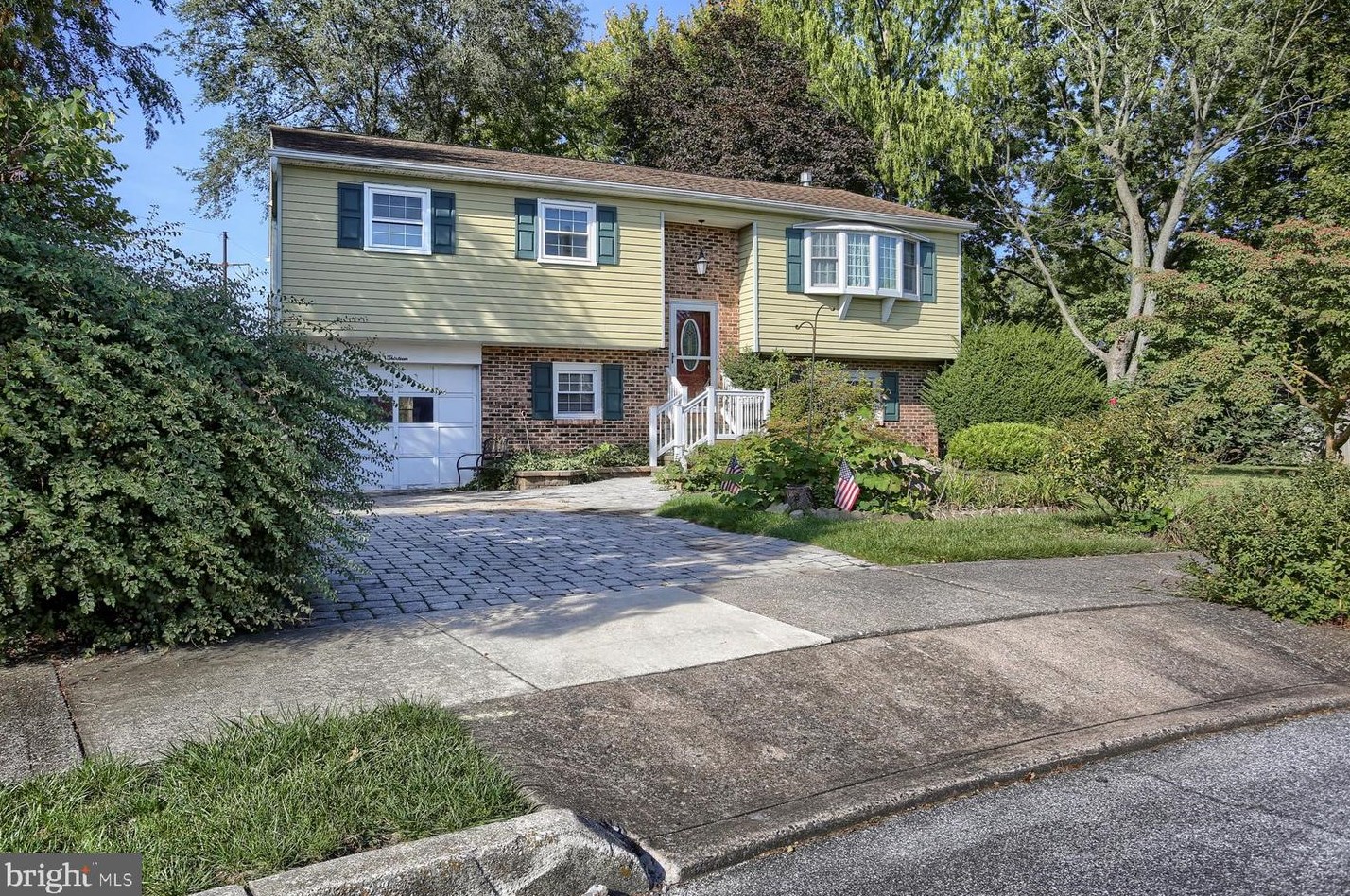 13 Sherwood Dr, Navy Sup Dpt, PA 17055