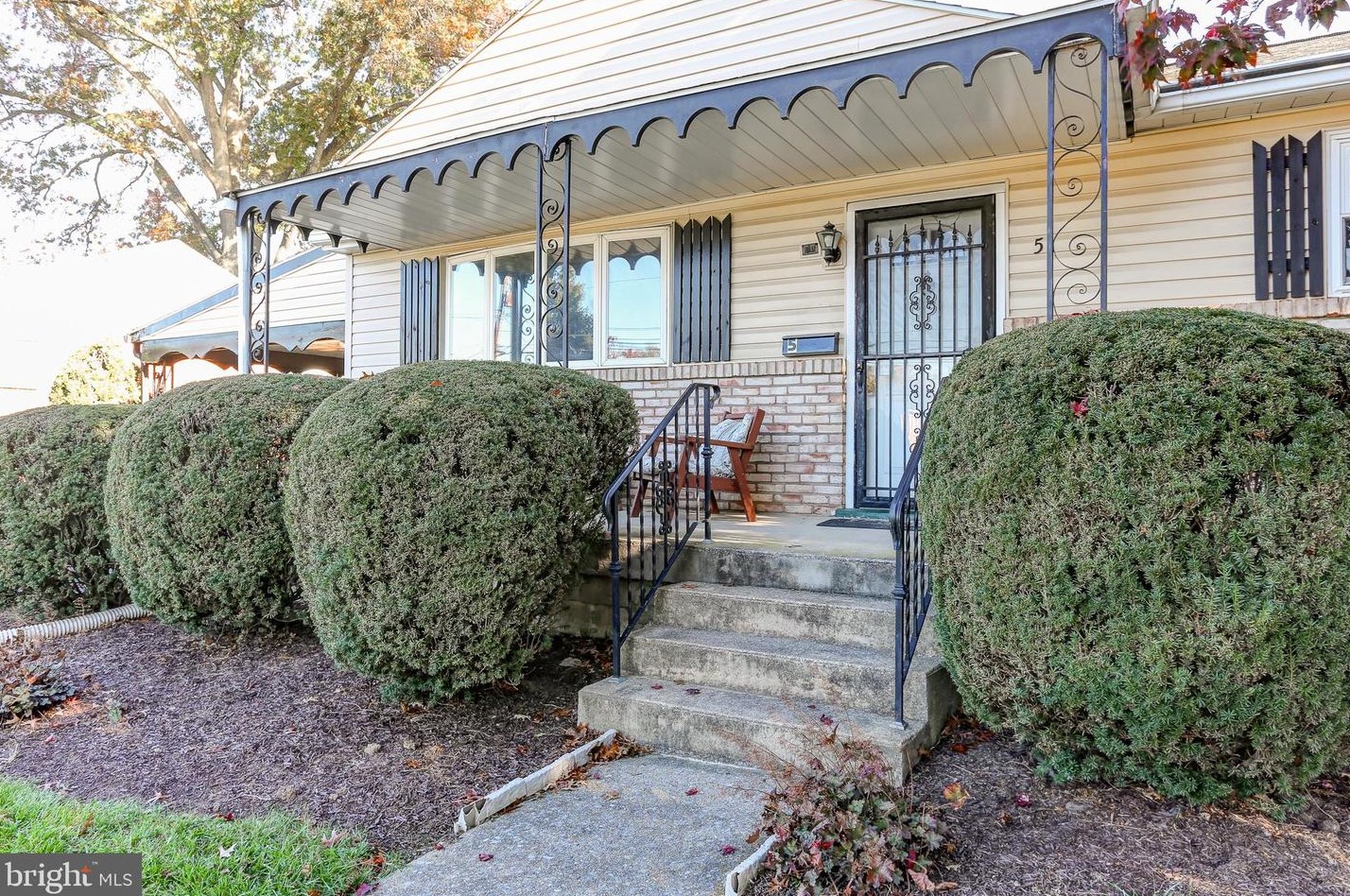 5 Neponsit Ln, Camp Hill, PA 17011