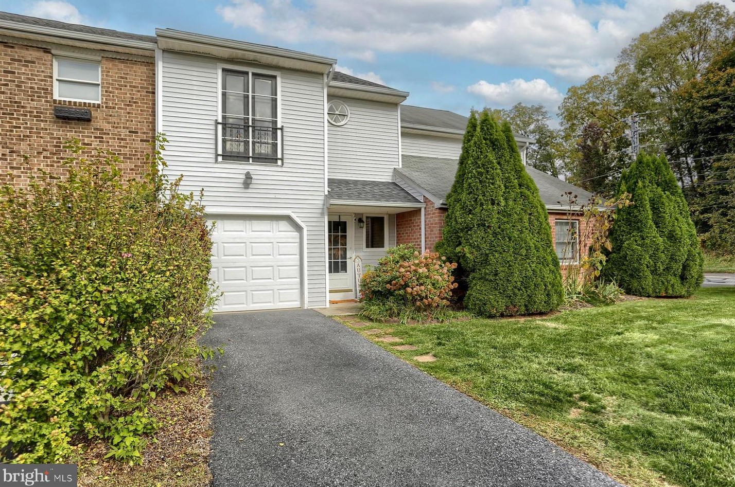 1109 Ridge Dr, Navy Sup Dpt, PA 17055
