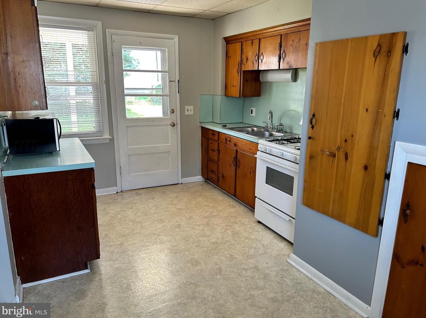 14 S York St #1st Floor, Navy Sup Dpt, PA 17055