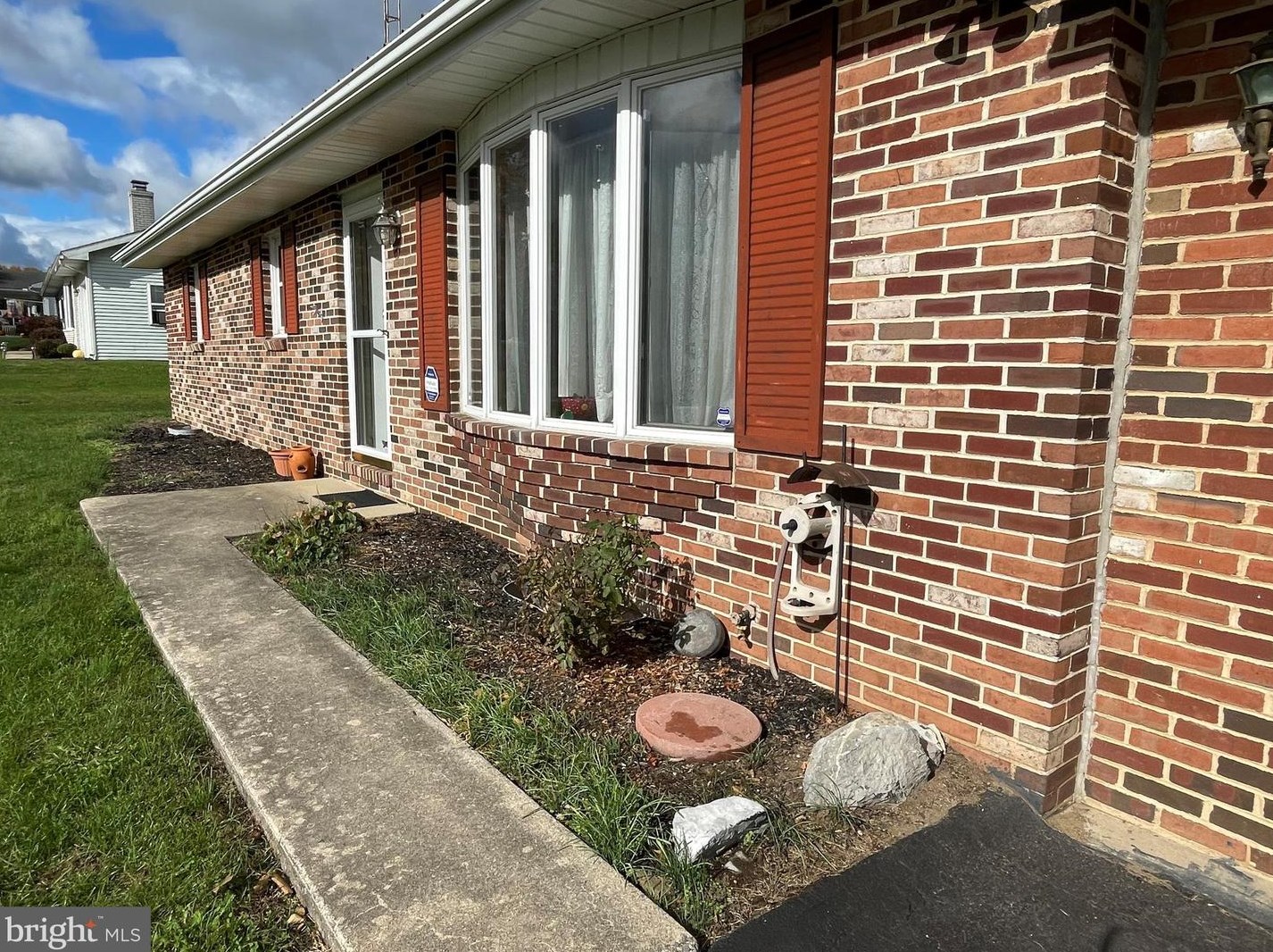 983 Ridge Rd, Lees Cross Roads, PA 17257