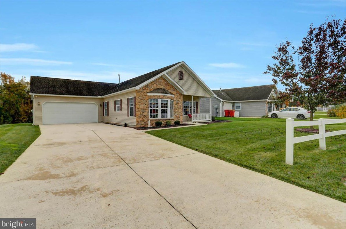 80 Lantern Ln, Lees Cross Roads, PA 17257