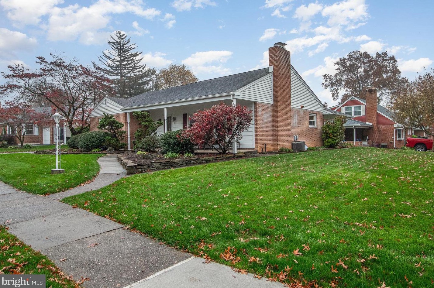 5 Country Club Pl W, Camp Hill, PA 17011