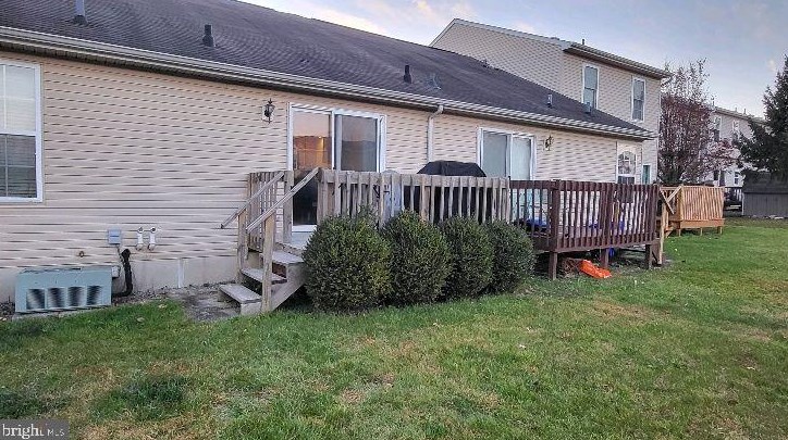 30 Johns Dr, West Enola, PA 17025