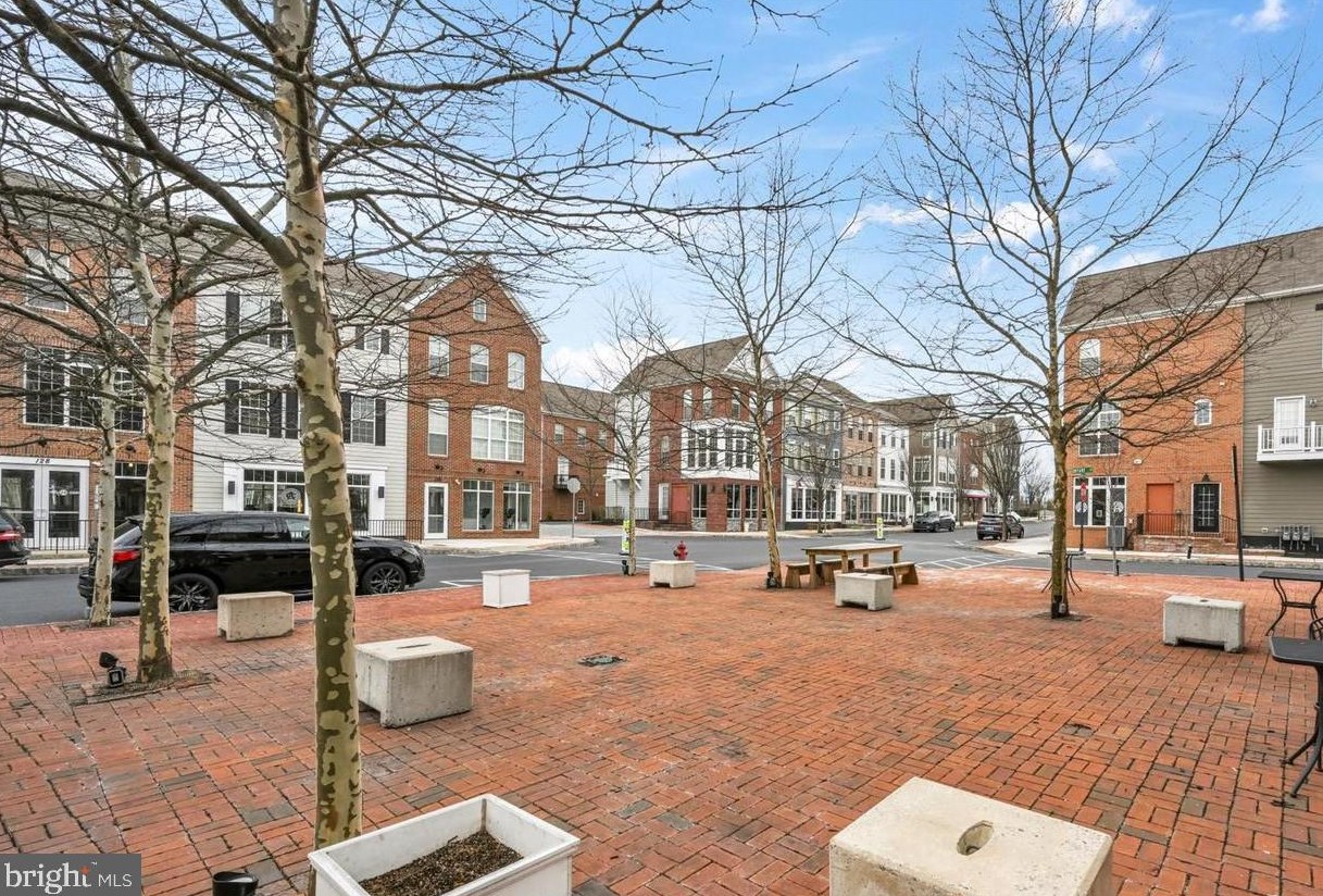 421 Old Farm Ln, Navy Sup Dpt PA  17050-4117 exterior