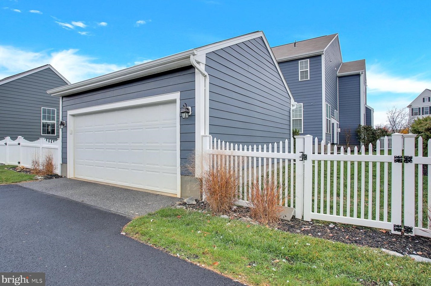 421 Old Farm Ln, Navy Sup Dpt PA  17050-4117 exterior