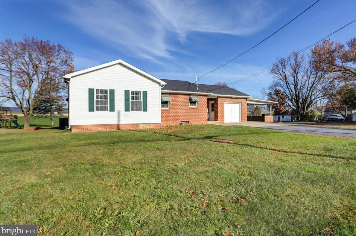 2173 Newville Rd, Carlisle, PA 17015