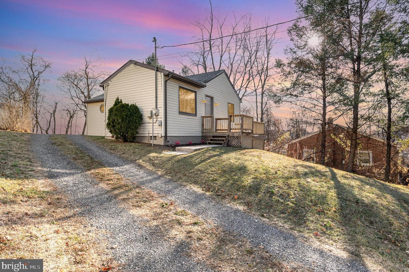 36 Susquehanna Ave, West Enola, PA 17025-2418