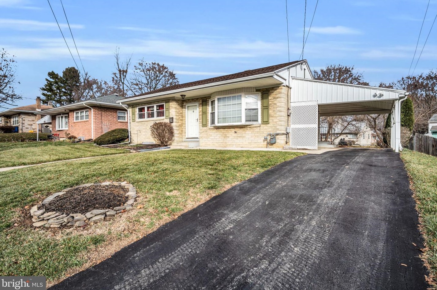 4 Essex Rd, Camp Hill, PA 17011-6621