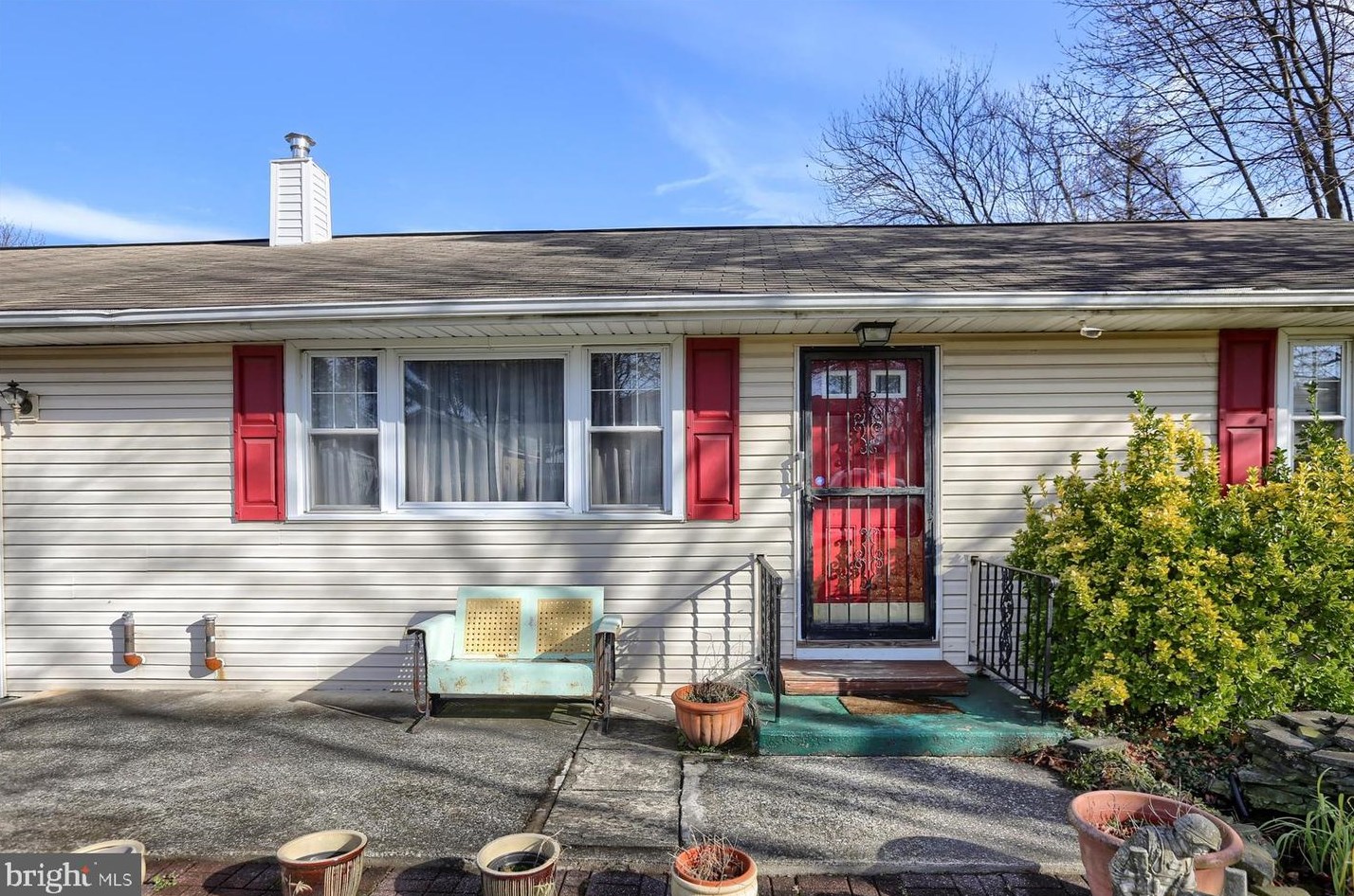 110 Pepper Ave, West Enola, PA 17025