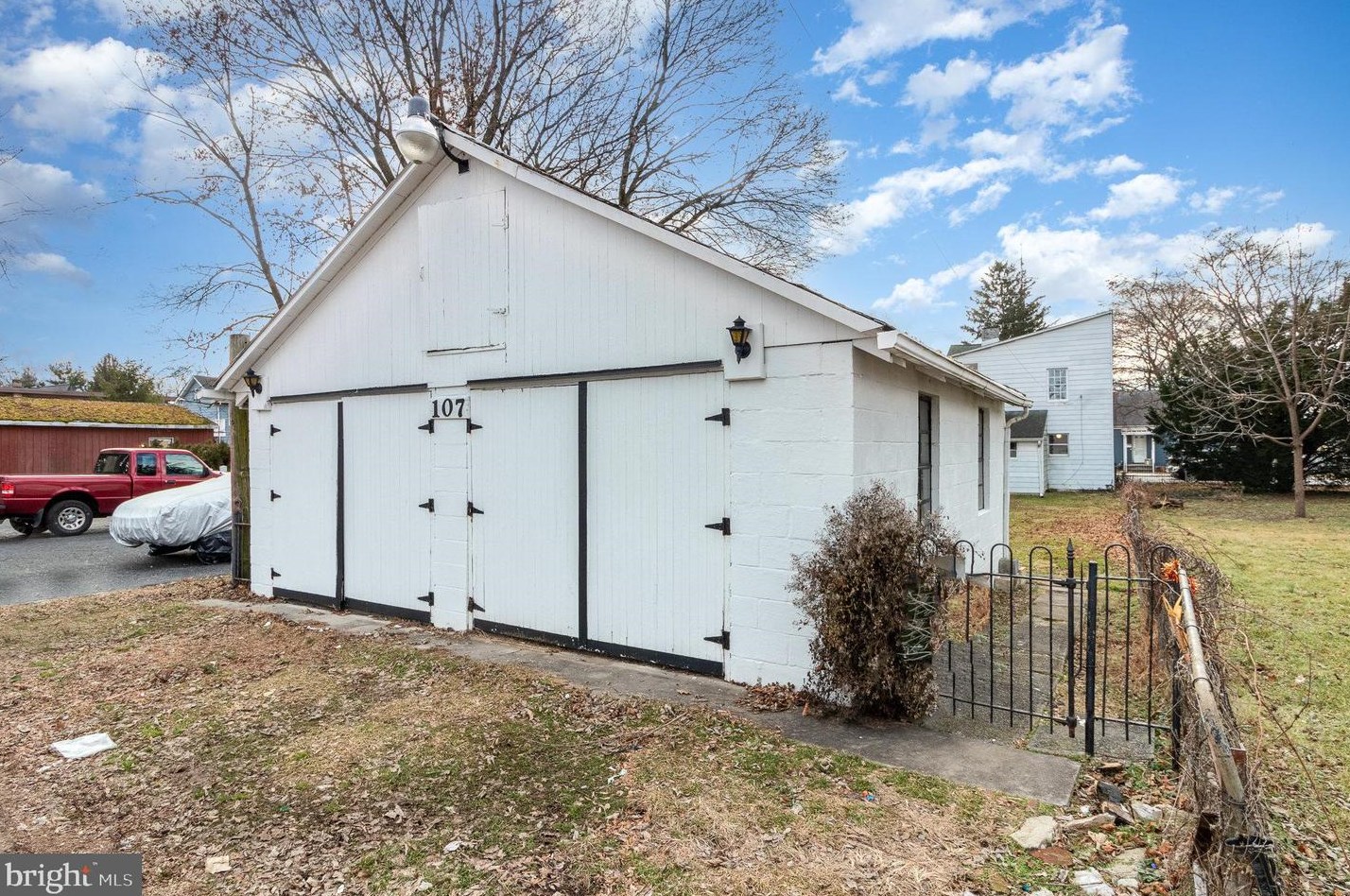 107 Walnut St, Navy Sup Dpt PA  17055-3365 exterior