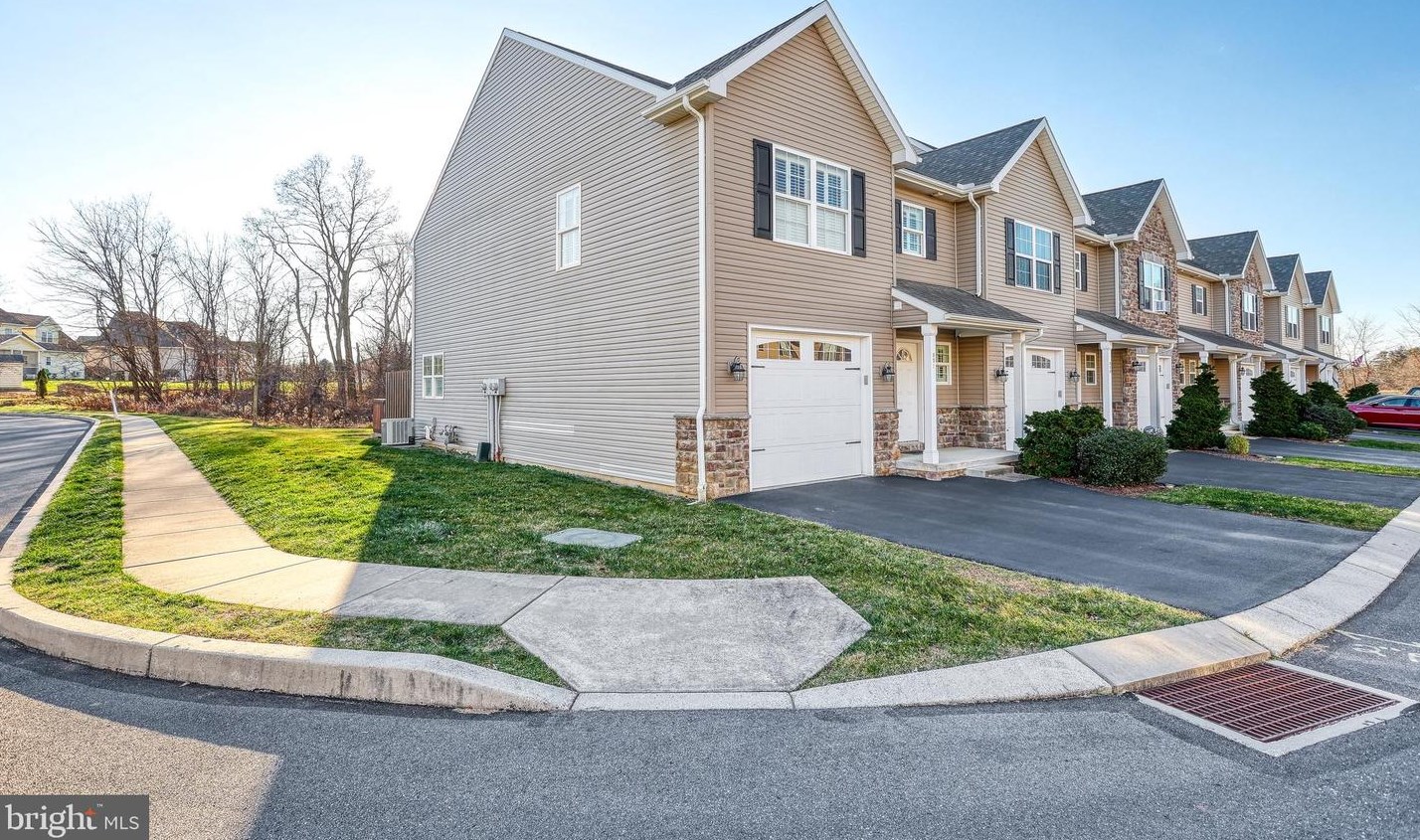 827 Spring Rock Ct, Navy Sup Dpt, PA 17055-6935