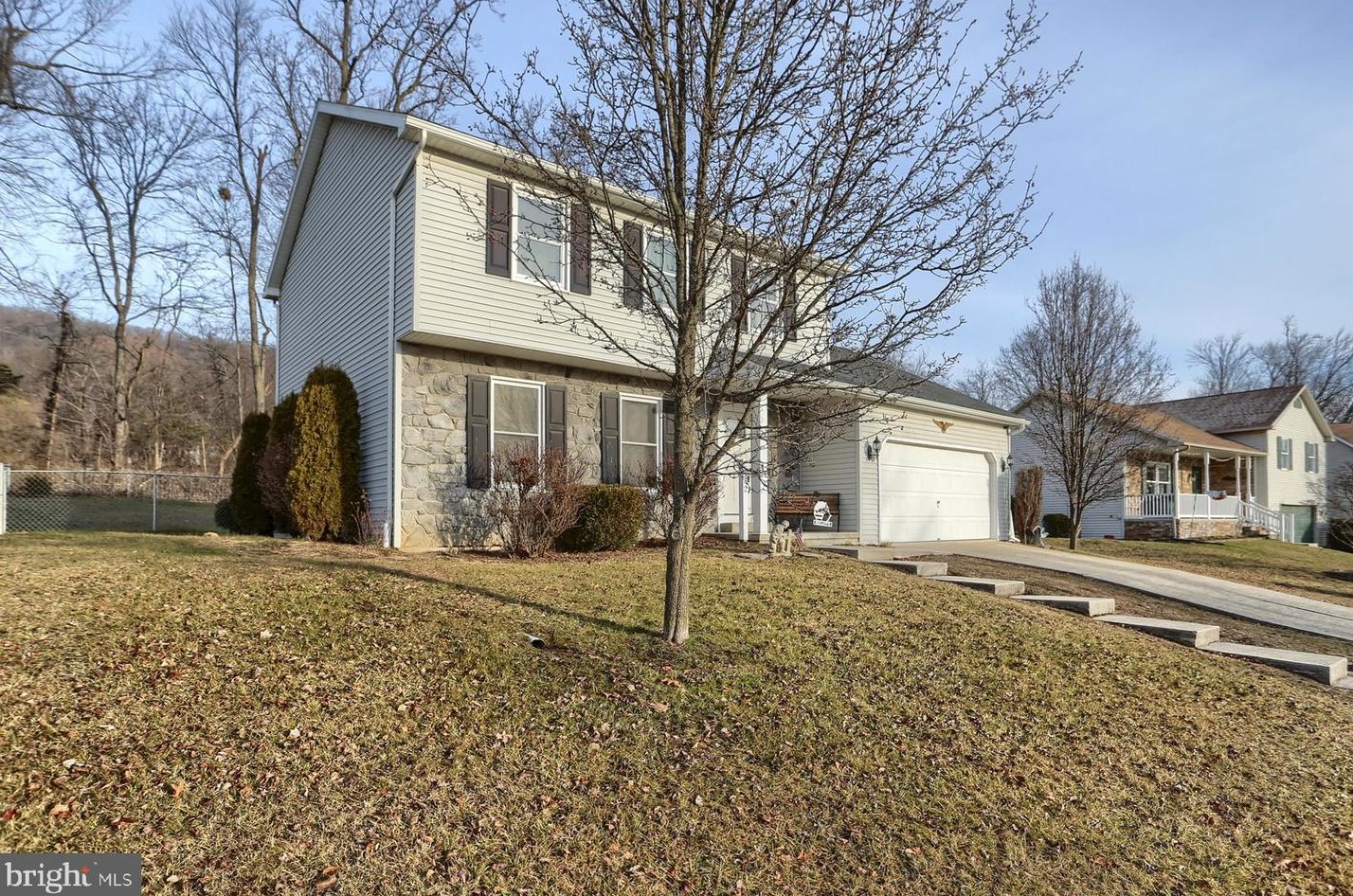 132 Mountain View Dr, West Enola, PA 17025
