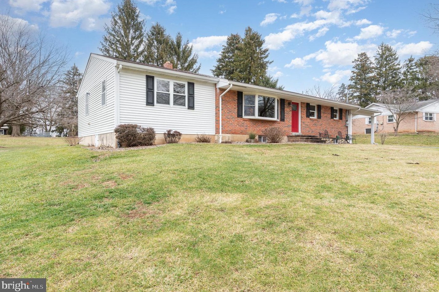 705 Breezewood Dr, Navy Sup Dpt, PA 17055-4910