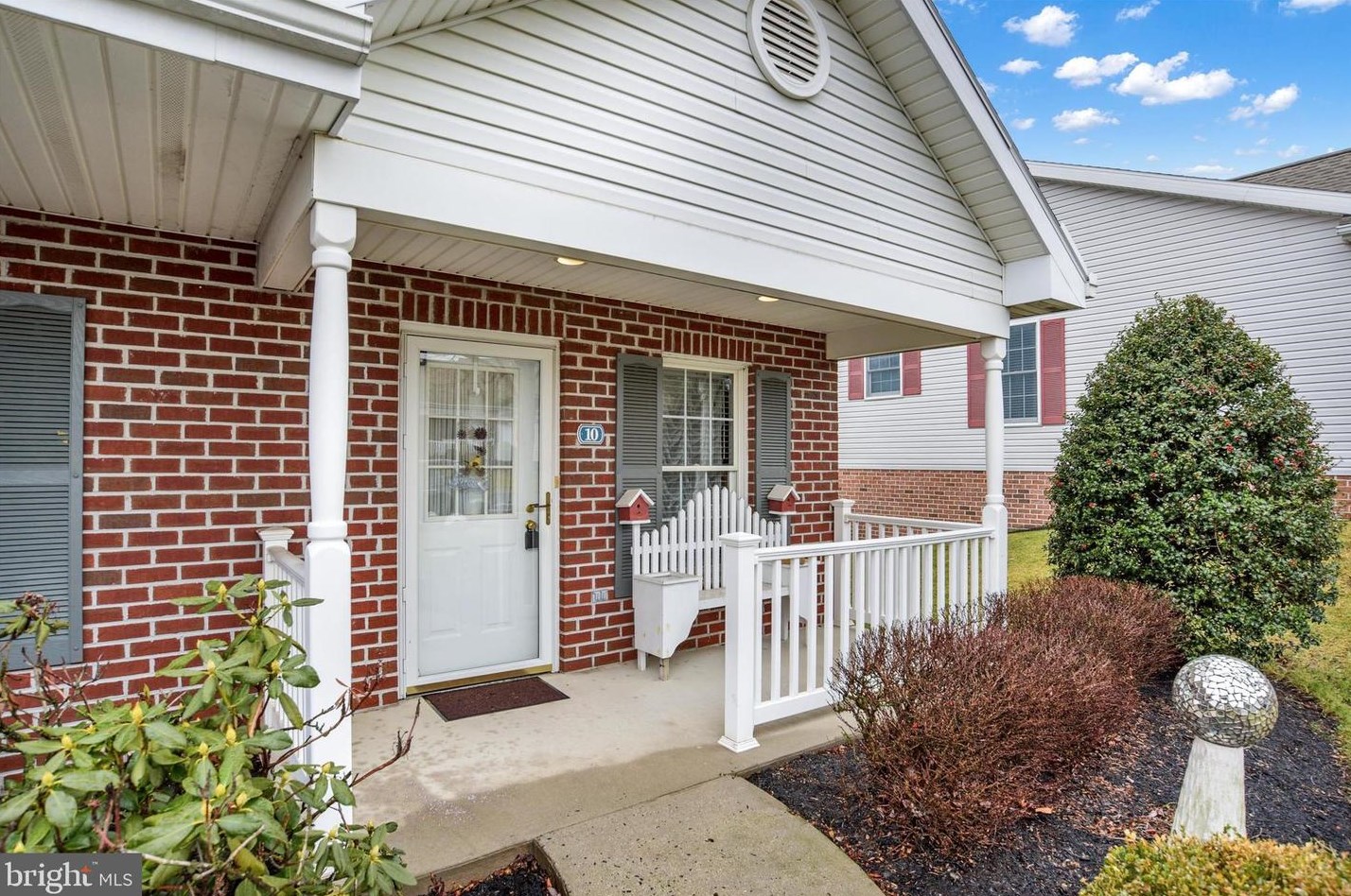 10 Redbud Dr, Navy Sup Dpt, PA 17050-1803