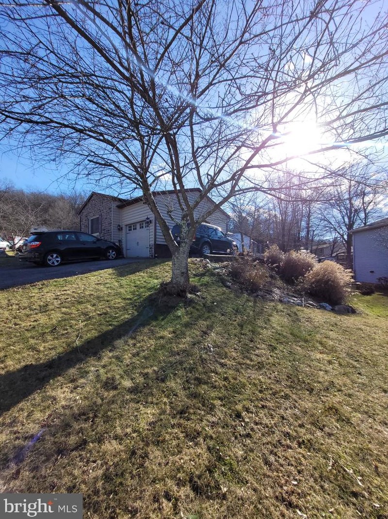 16 Yankee Dr, Mount Holly Springs, PA 17065