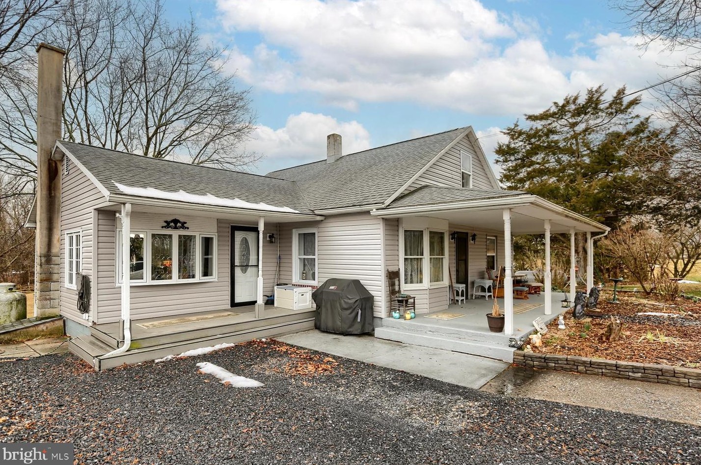 385 Sherwood Dr, Carlisle, PA 17015-9013
