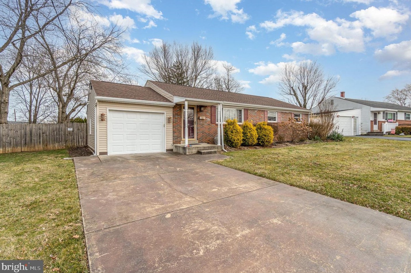 17 Neponsit Ln, Camp Hill, PA 17011