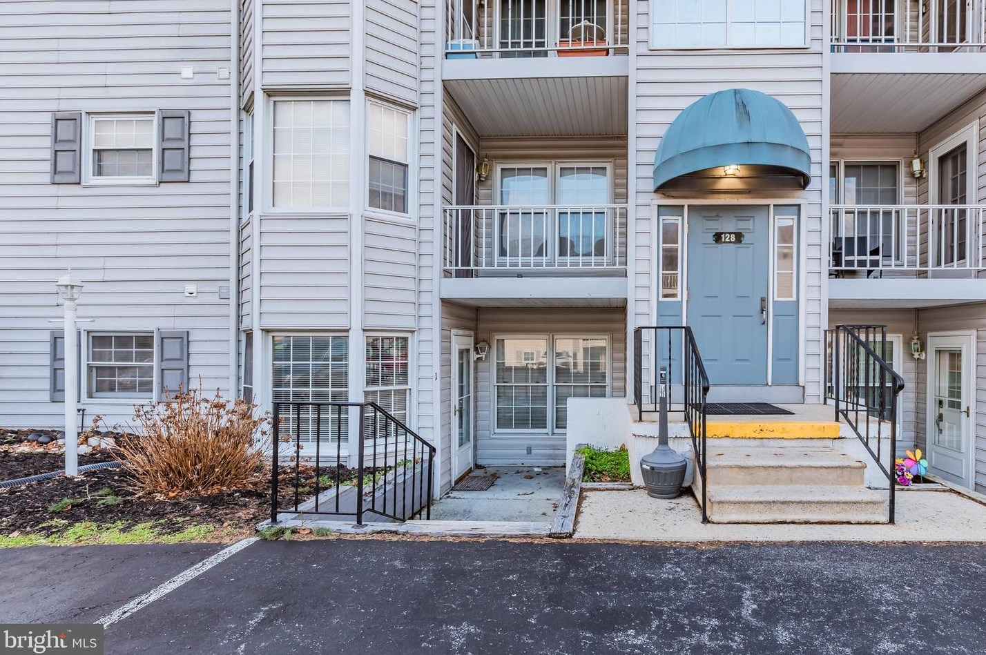 128 W Portland St #apt 1, Navy Sup Dpt, PA 17055