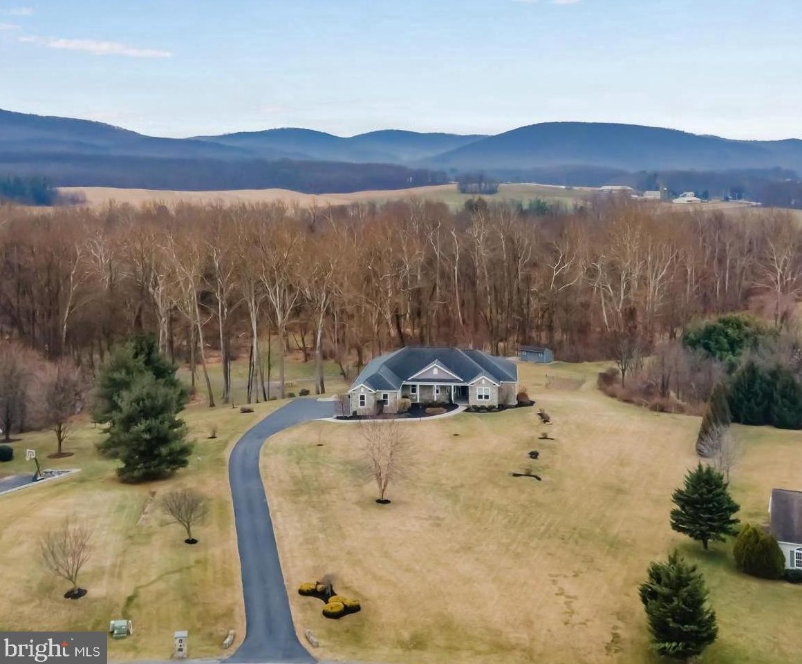 27 Thrush Dr, Carlisle, PA 17015-7653