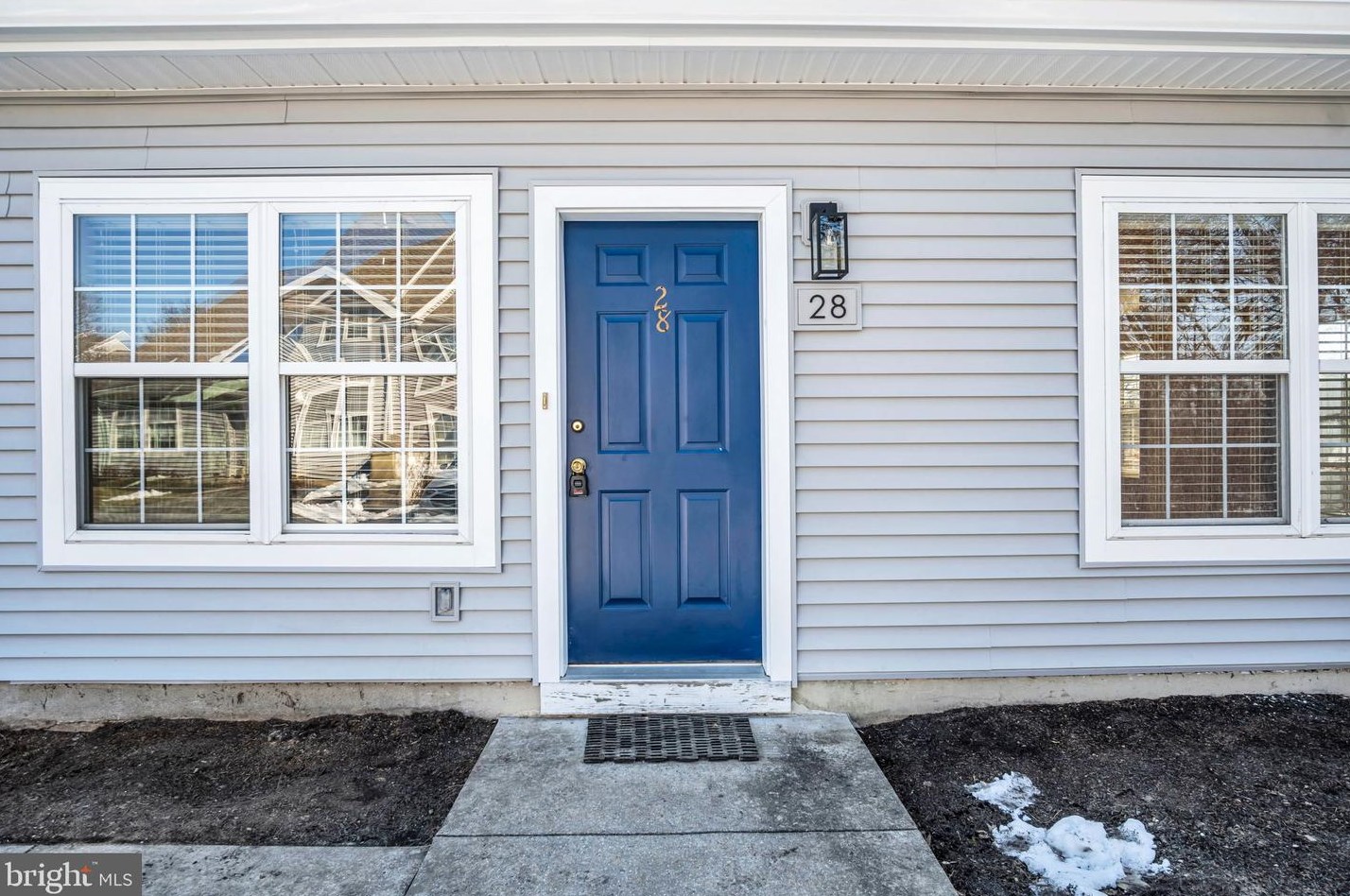 28 Courtyard Dr, Carlisle, PA 17013-4908