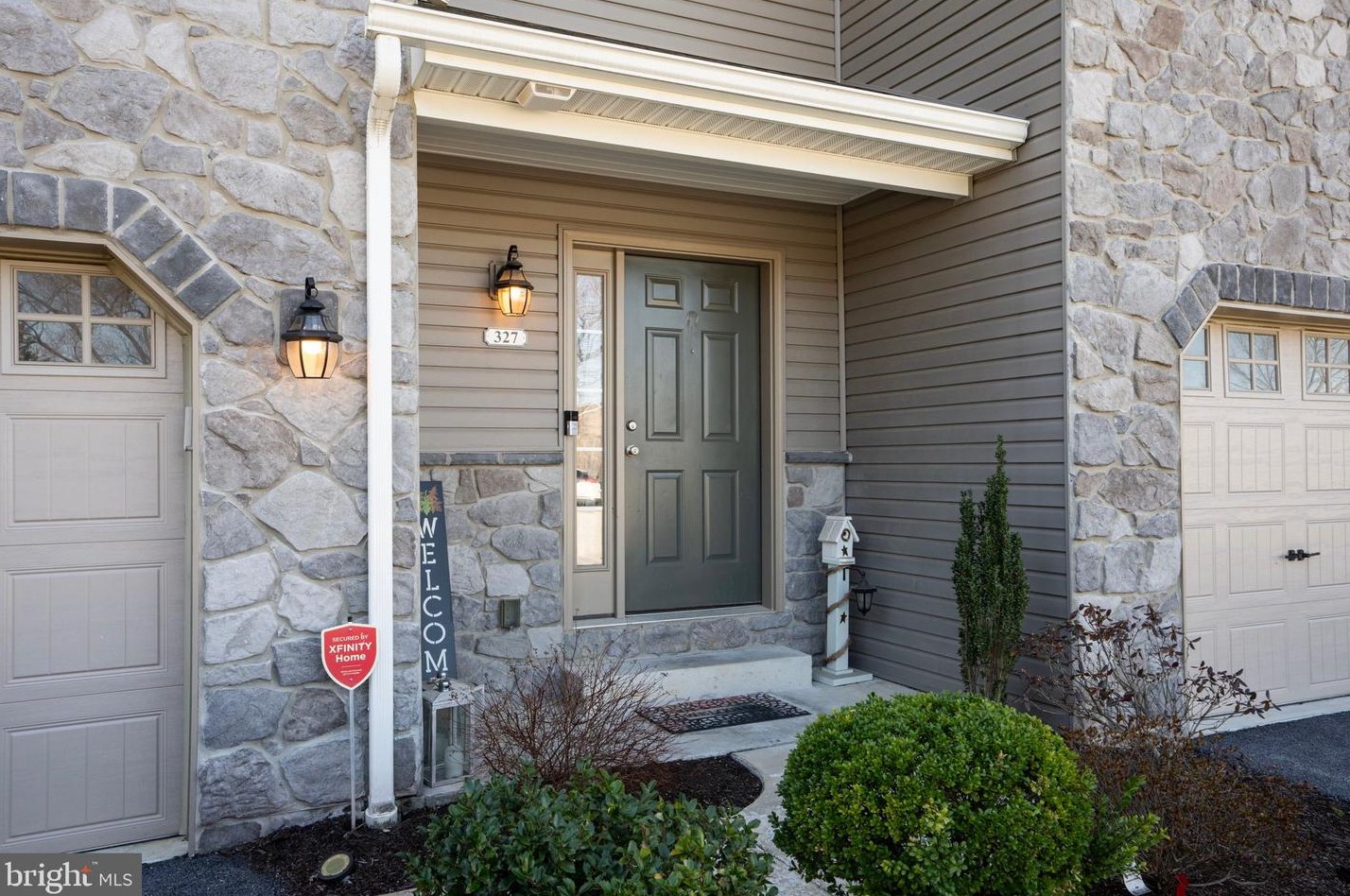 327 Melbourne Ln, Navy Sup Dpt, PA 17055