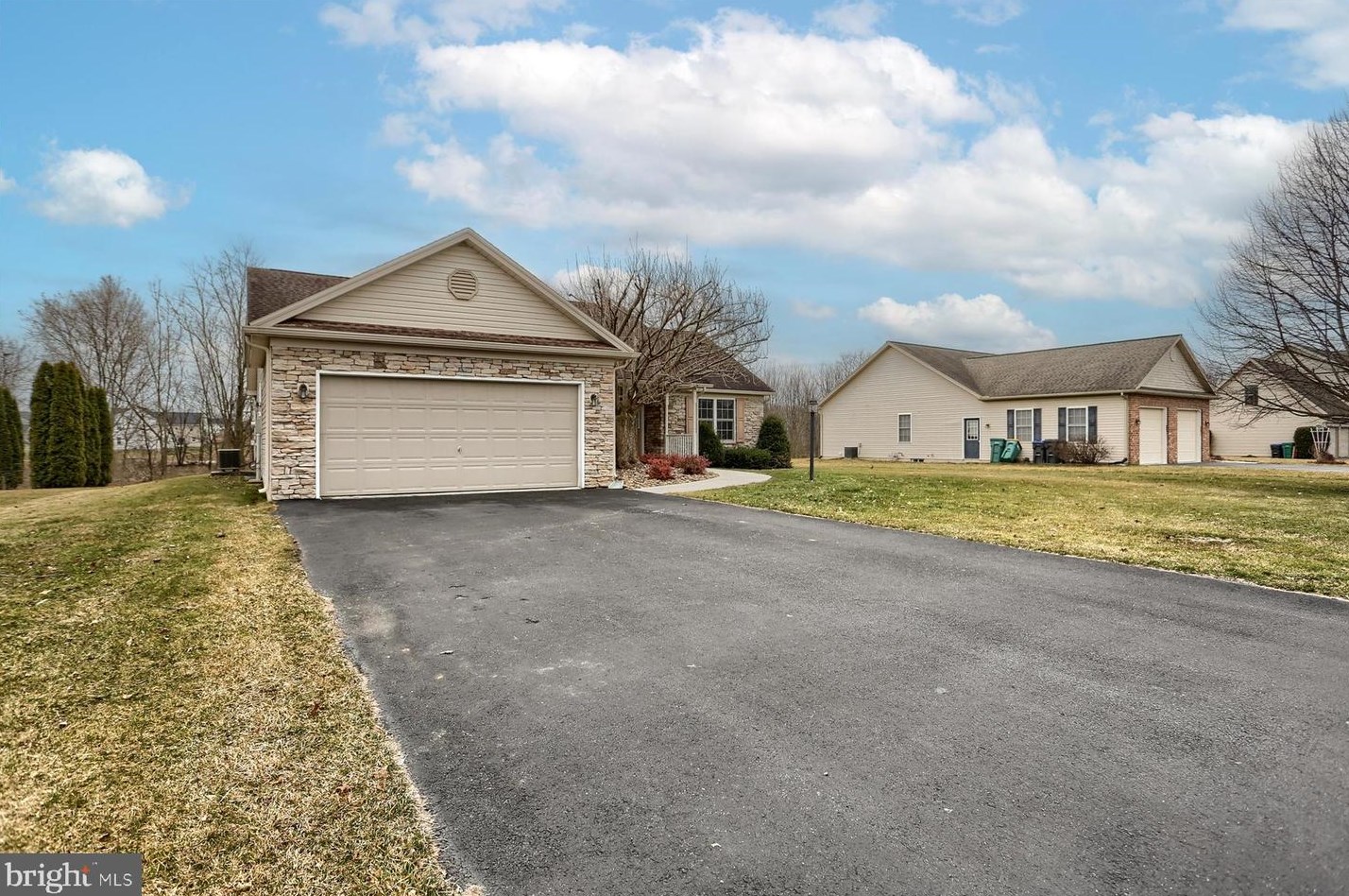 27 Coventry Dr, Carlisle, PA 17015-4524