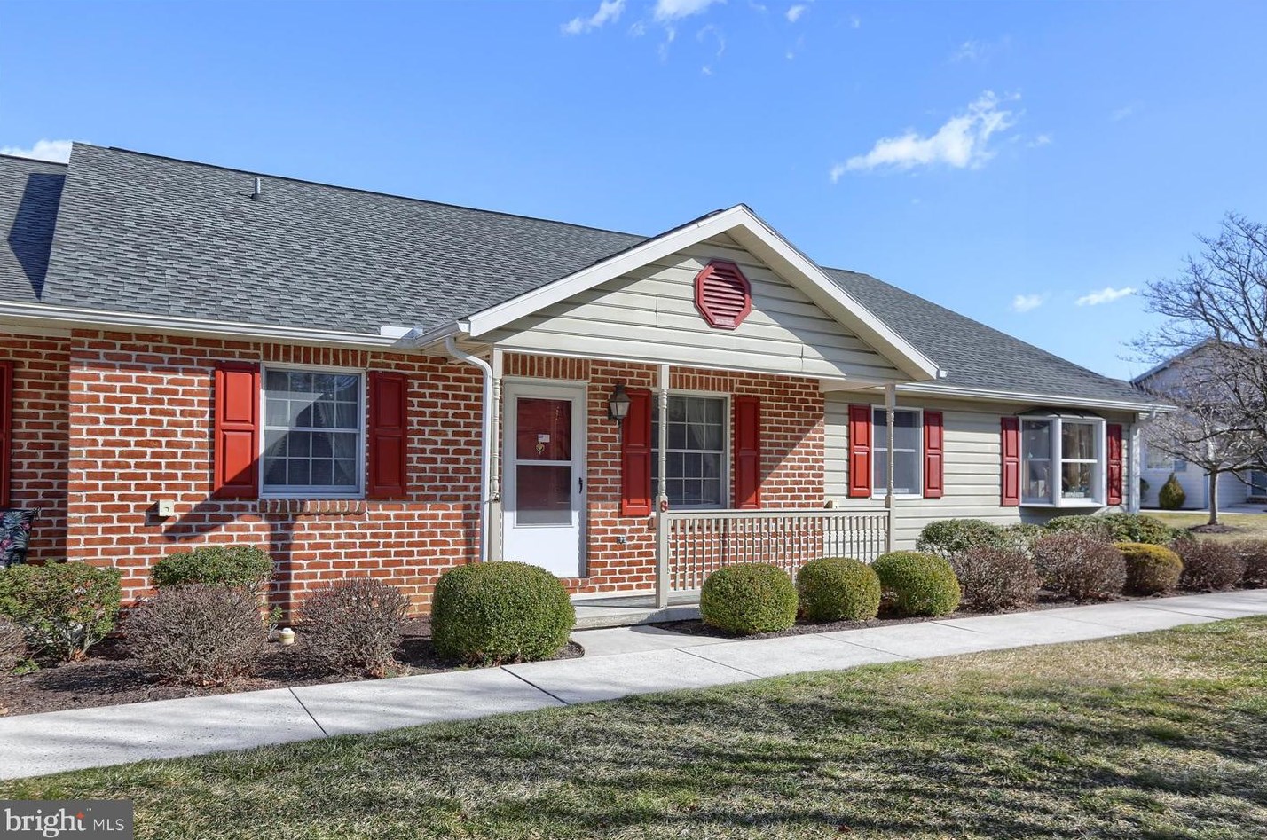 8 Strawberry Dr, Carlisle, PA 17013