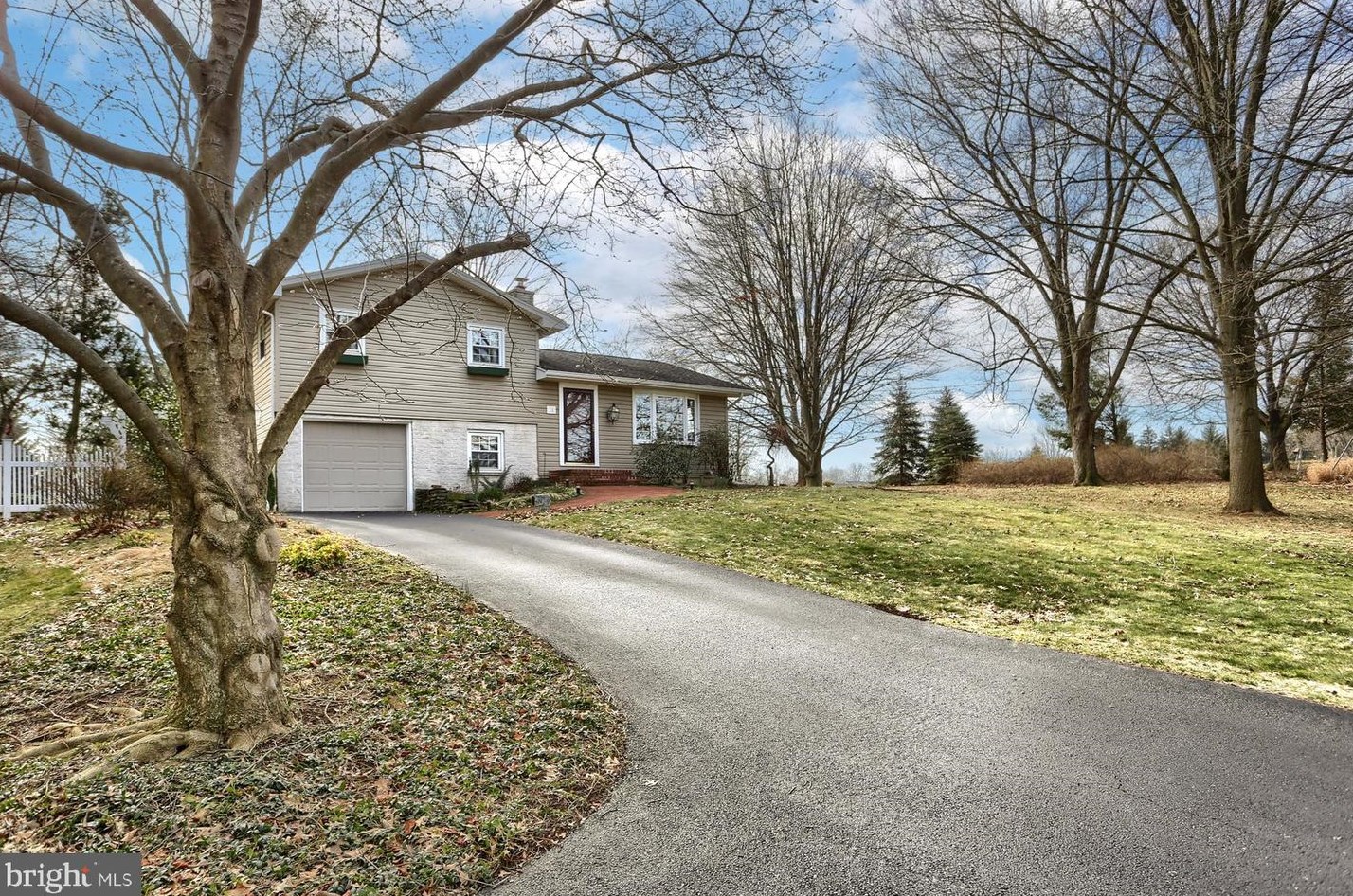 18 Burgners Mill Rd, Carlisle, PA 17015-8906