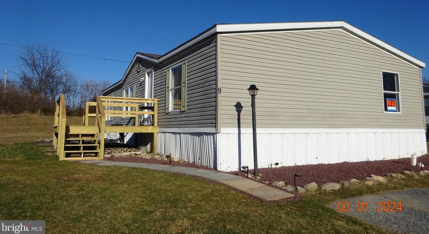 9 Apache Dr, Lees Cross Roads, PA 17257
