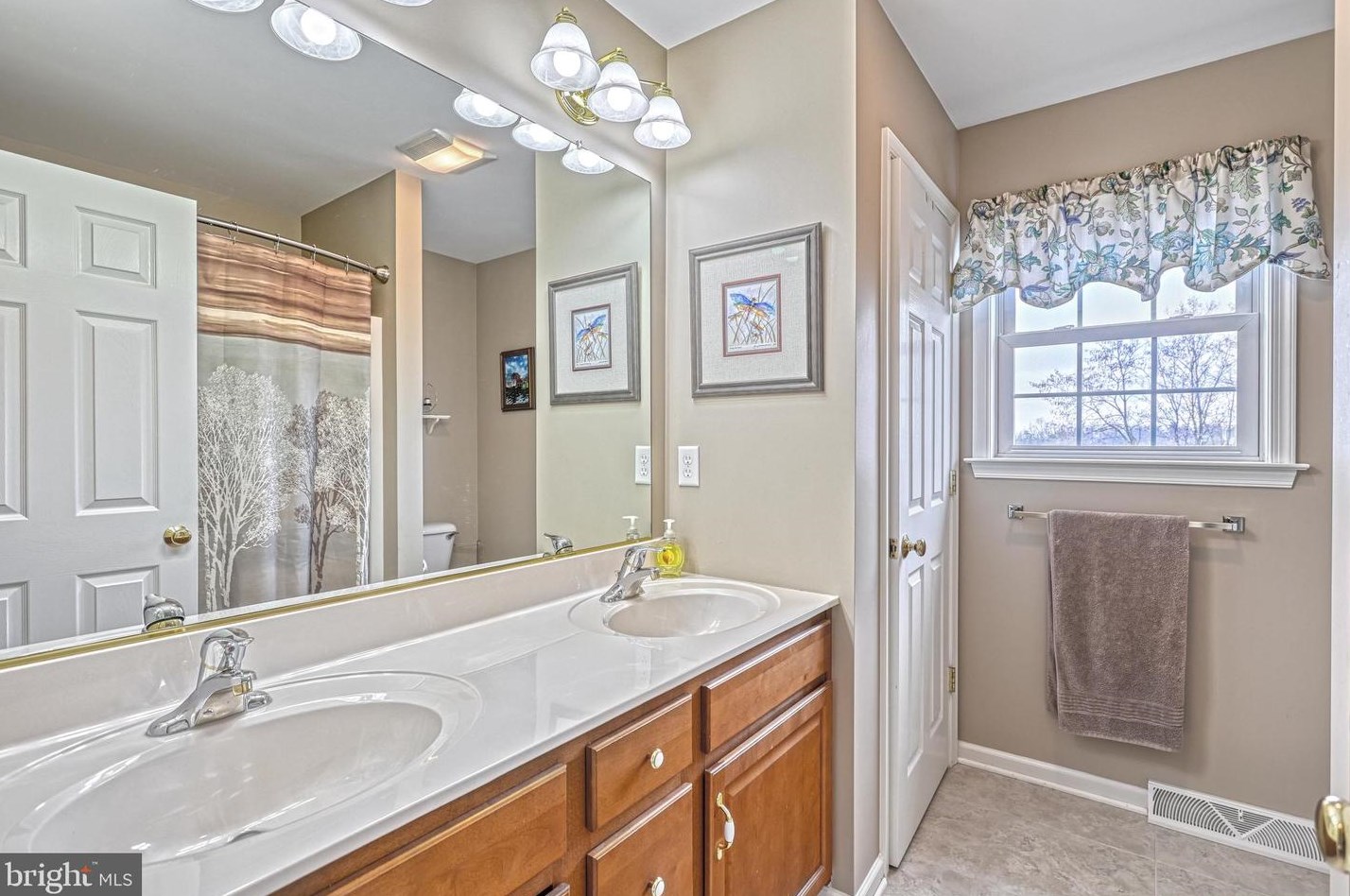 84 Cottonwood Ct, Carlisle PA  17013-8137 exterior