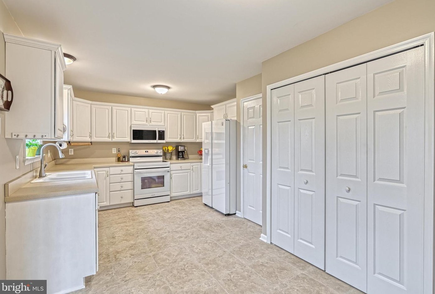 84 Cottonwood Ct, Carlisle PA  17013-8137 exterior