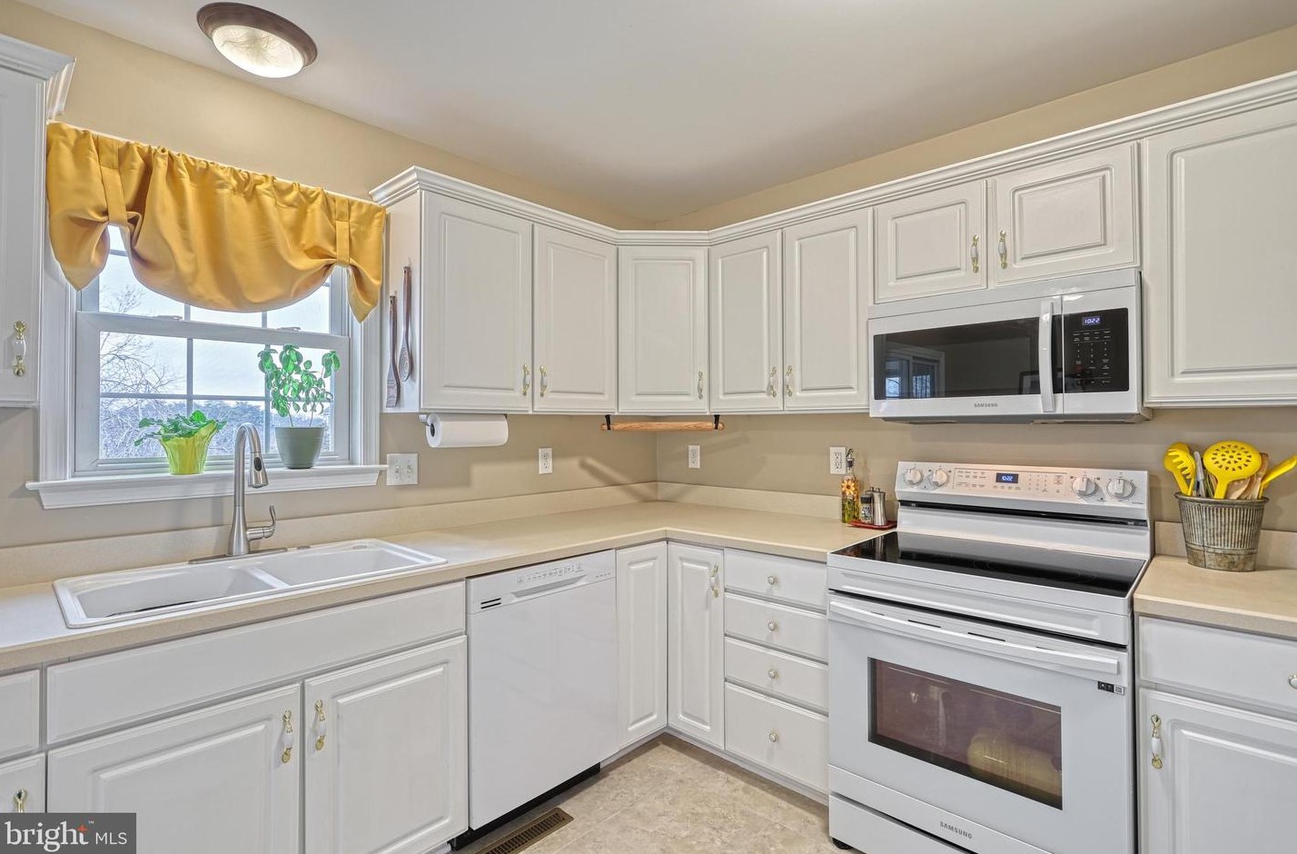 84 Cottonwood Ct, Carlisle PA  17013-8137 exterior