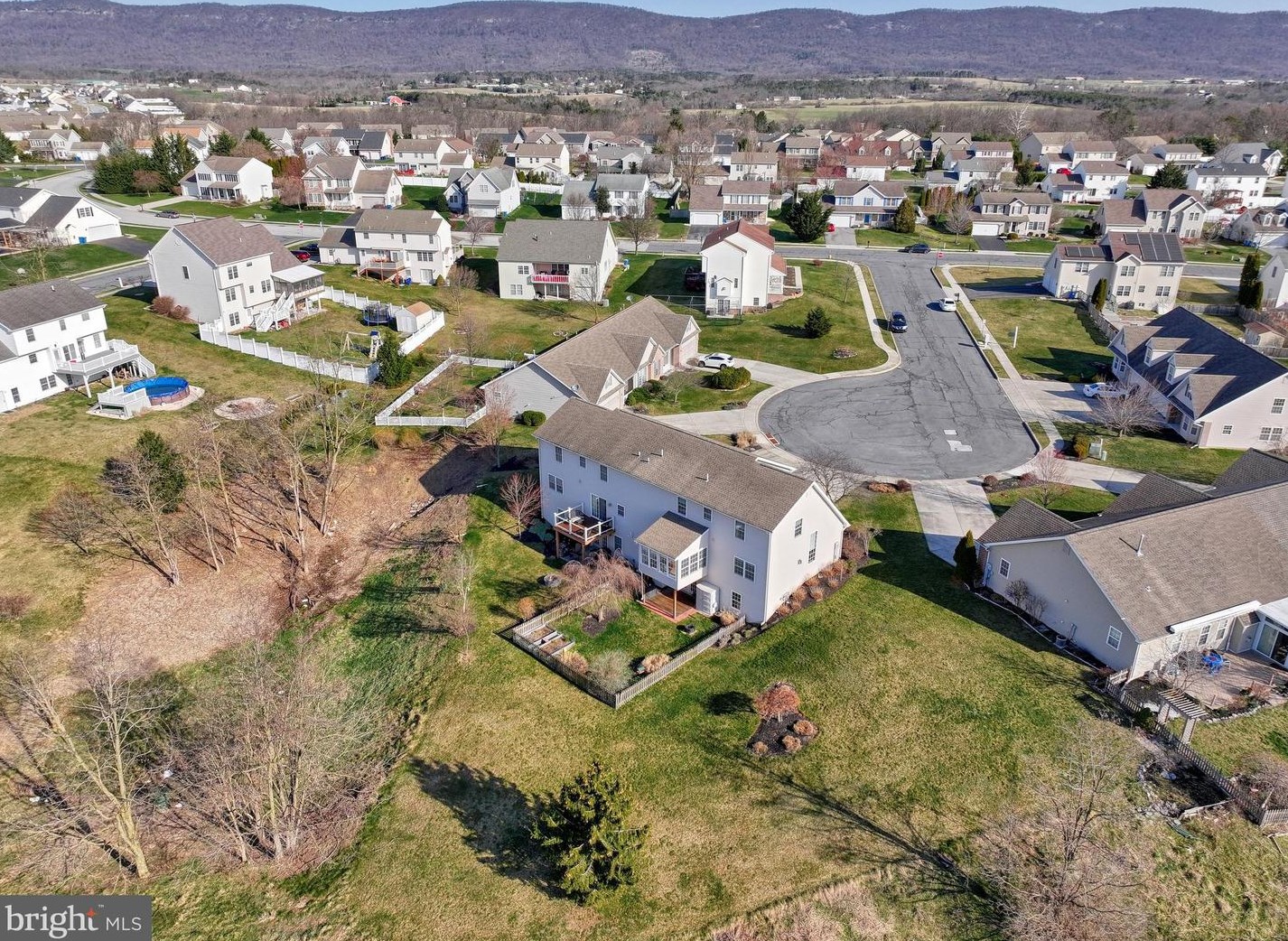 84 Cottonwood Ct, Carlisle PA  17013-8137 exterior