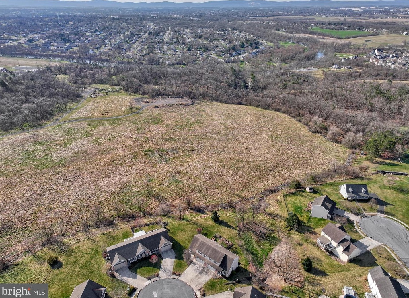 84 Cottonwood Ct, Carlisle PA  17013-8137 exterior