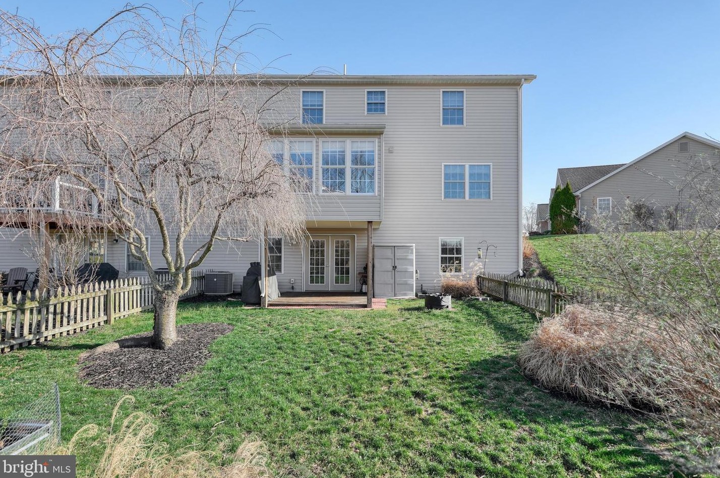 84 Cottonwood Ct, Carlisle PA  17013-8137 exterior