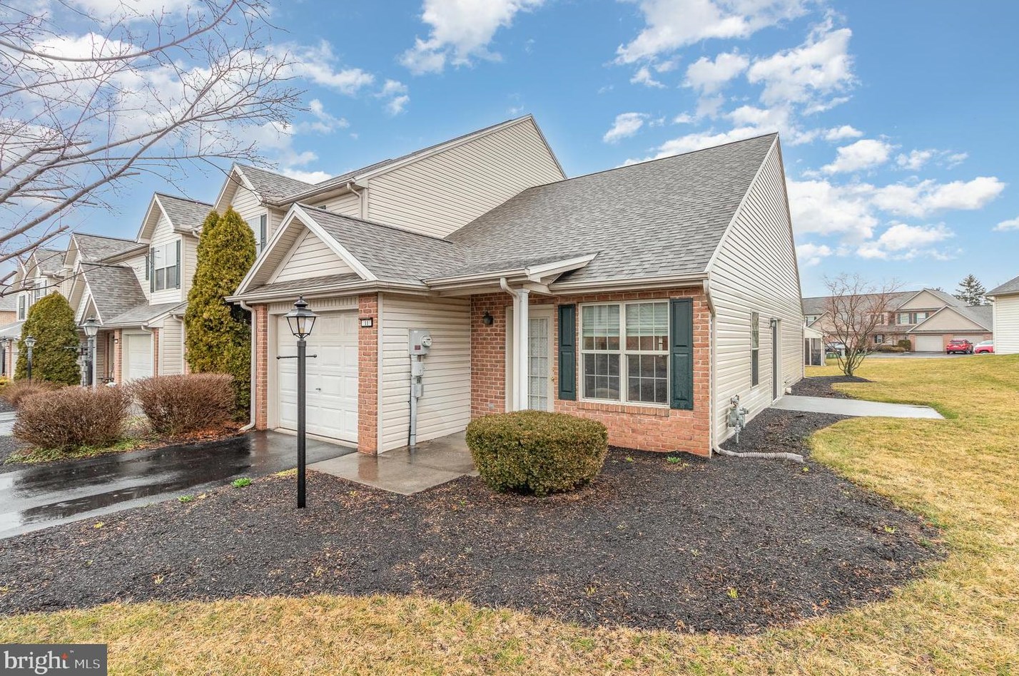 11 Tommy Ln, West Enola, PA 17025