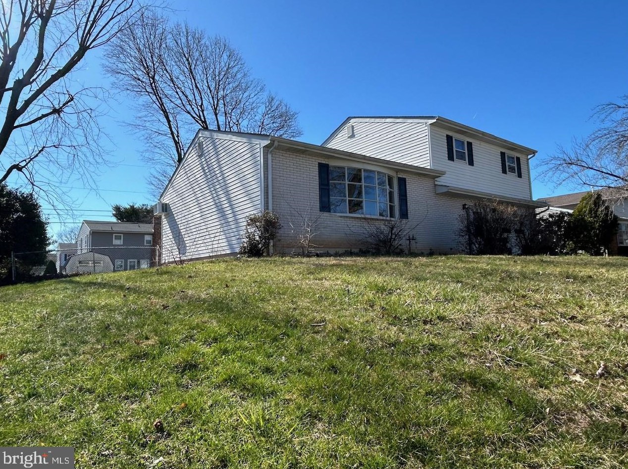124 Victoria Dr, Navy Sup Dpt, PA 17055-3526