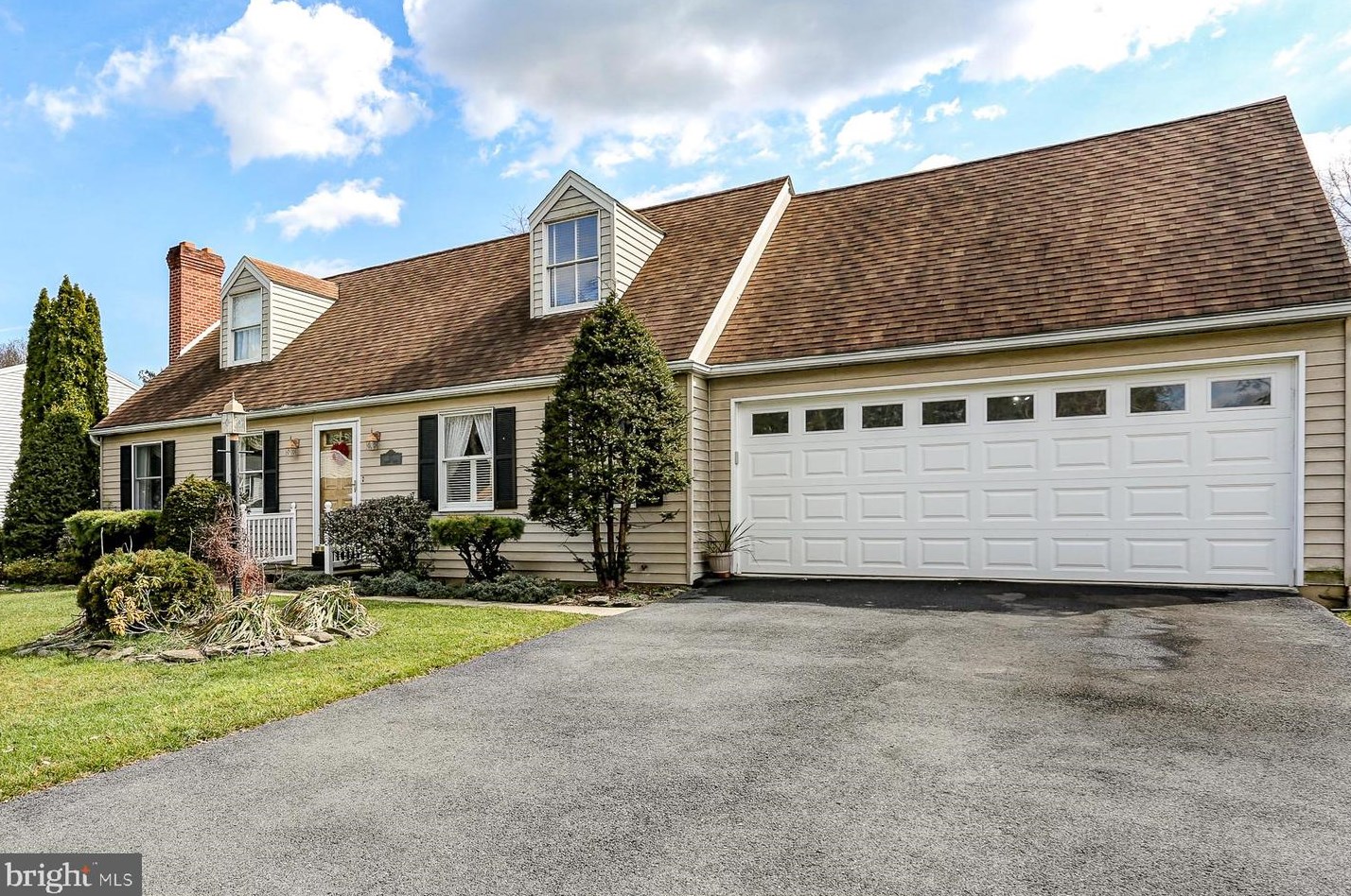 65 Fairway Dr, Camp Hill, PA 17011-2065